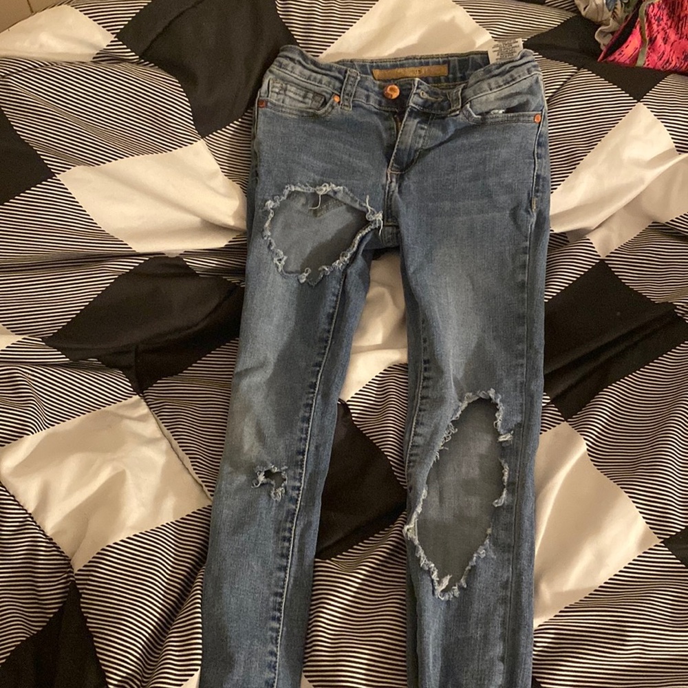 Cute low rise ripped jeans